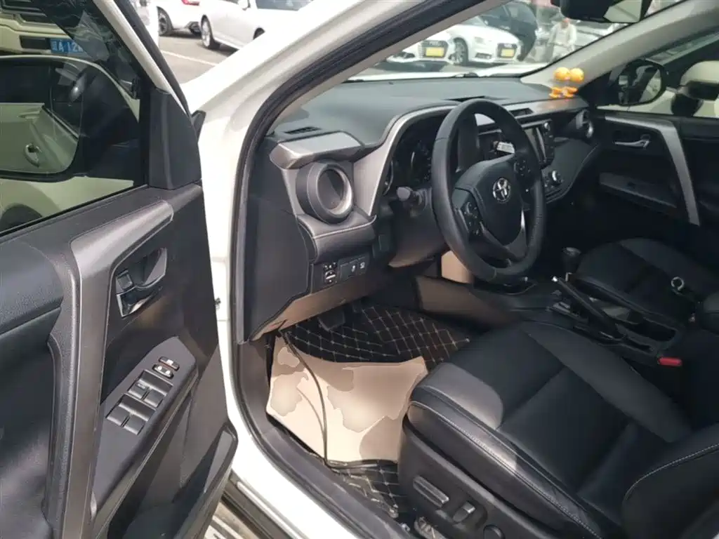 Toyota RAV4 Rongfang 2016 2.0L CVT 2WD Smart (China V) фото 16