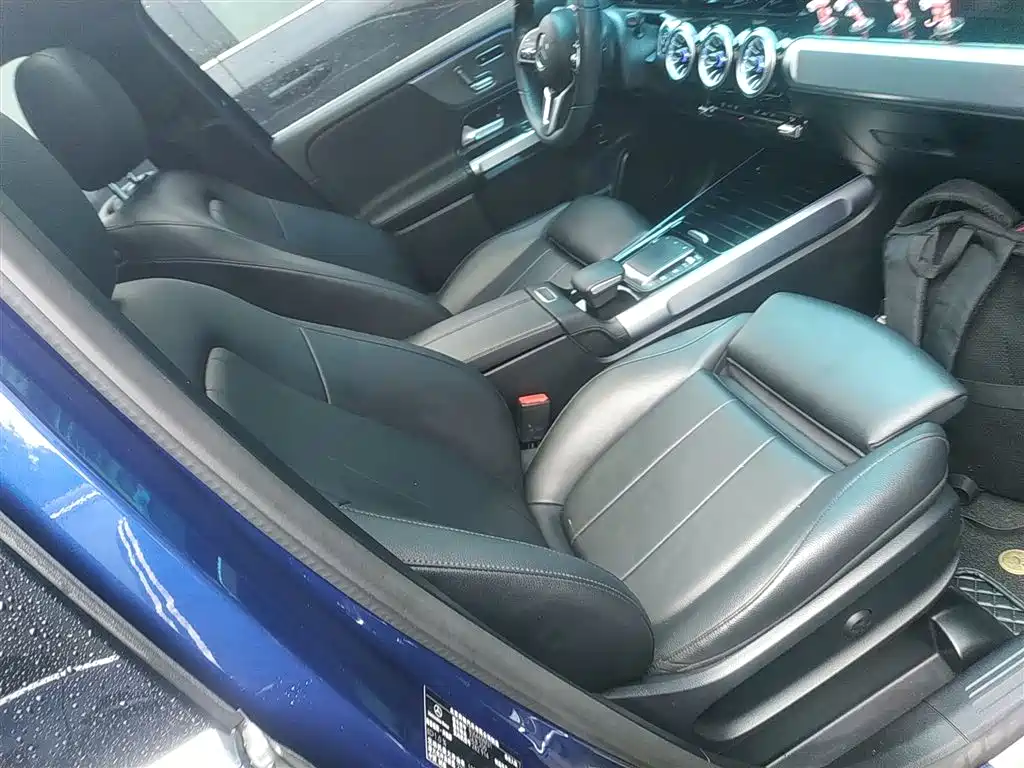 MERCEDES-BENZ GLB