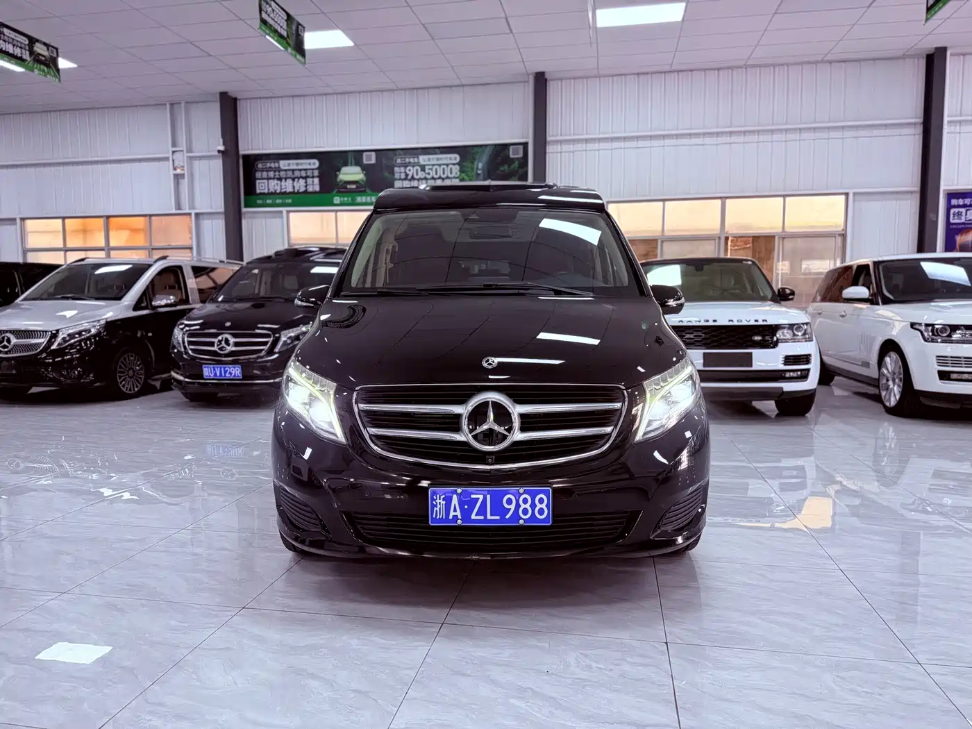Mercedes-Benz V-Class 2018 V 260 L Premium Long Wheelbase Edition China VI фото 2