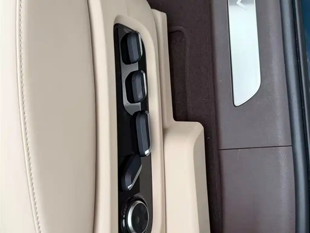 AITO Wenjie AITO M9 2025 Extended Range Ultra 52kWh 5-Seater фото 26
