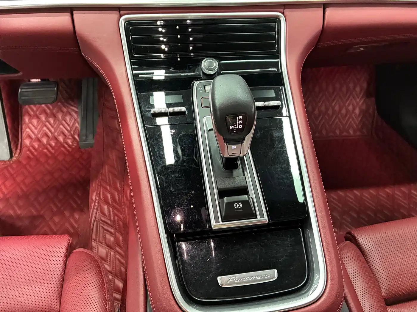 Porsche Panamera 2023 Panamera 2.9T Platinum Edition фото 16