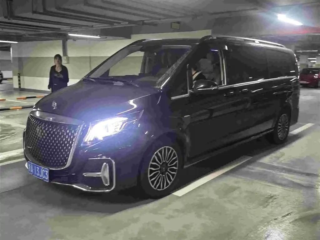 Mercedes-Benz V-Class 2018 2017 Model V 260 L Premium Extended Edition