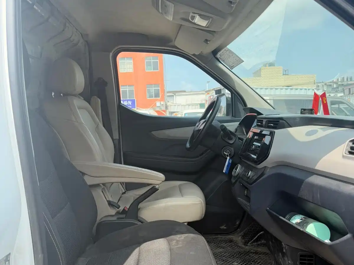 SAIC MAXUS CHASE EV30