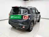 Photo 4 - Jeep Renegade