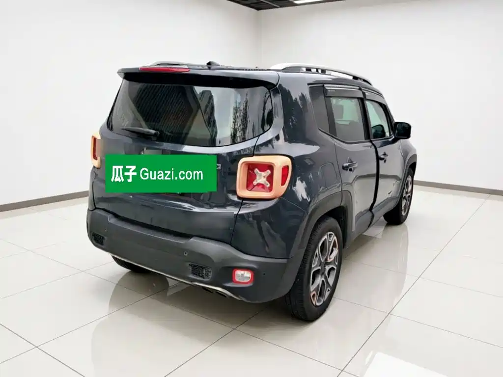 Photo 4 - Jeep Renegade