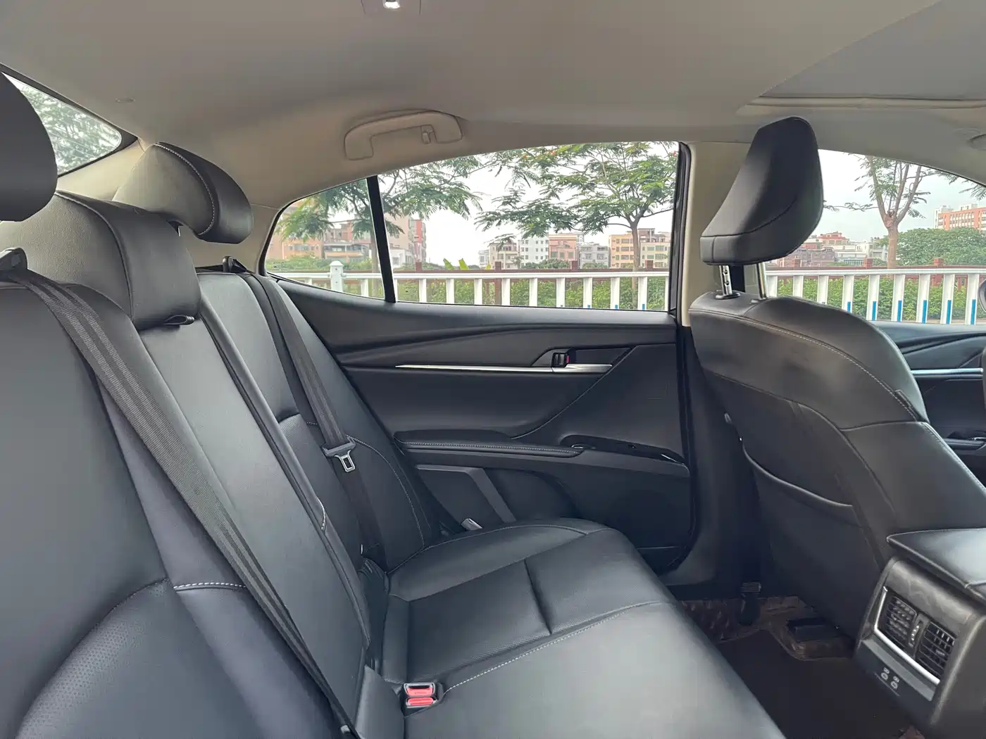 Toyota Camry 2024 Hybrid 2.0HGVP Luxury Edition фото 14