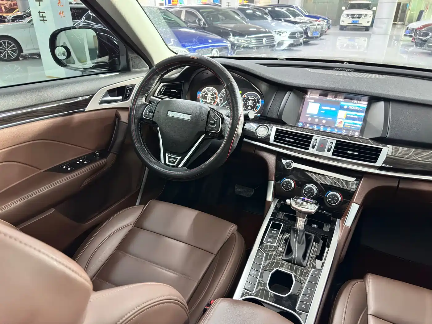 Фото 15 - Haval H7