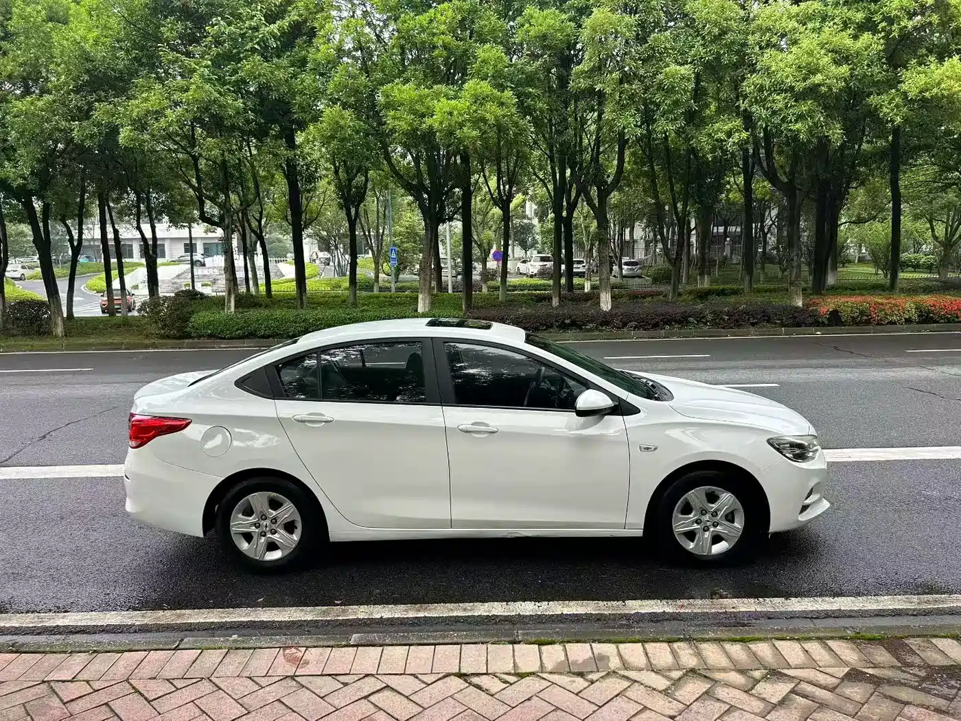 Chevrolet Cavalier 2018 320 Auto Enjoy Sunroof Edition фото 4