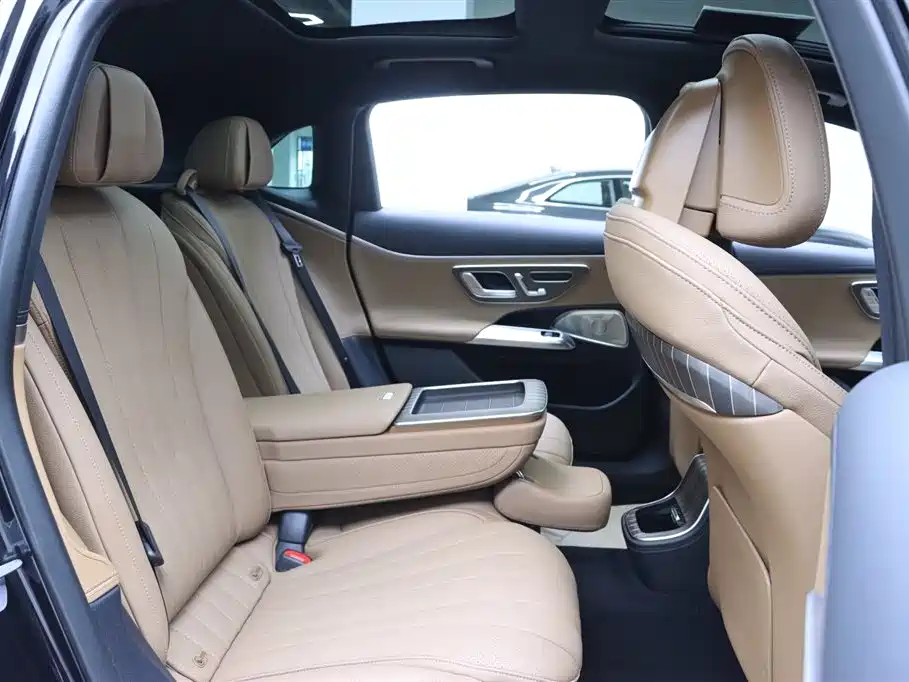 Mercedes-Benz E-Class 2024 Model E 300 L Luxury фото 18