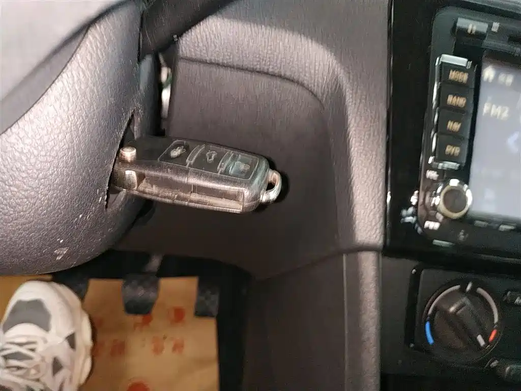 Volkswagen Santana 2015 1.6L Manual Trend Edition фото 17
