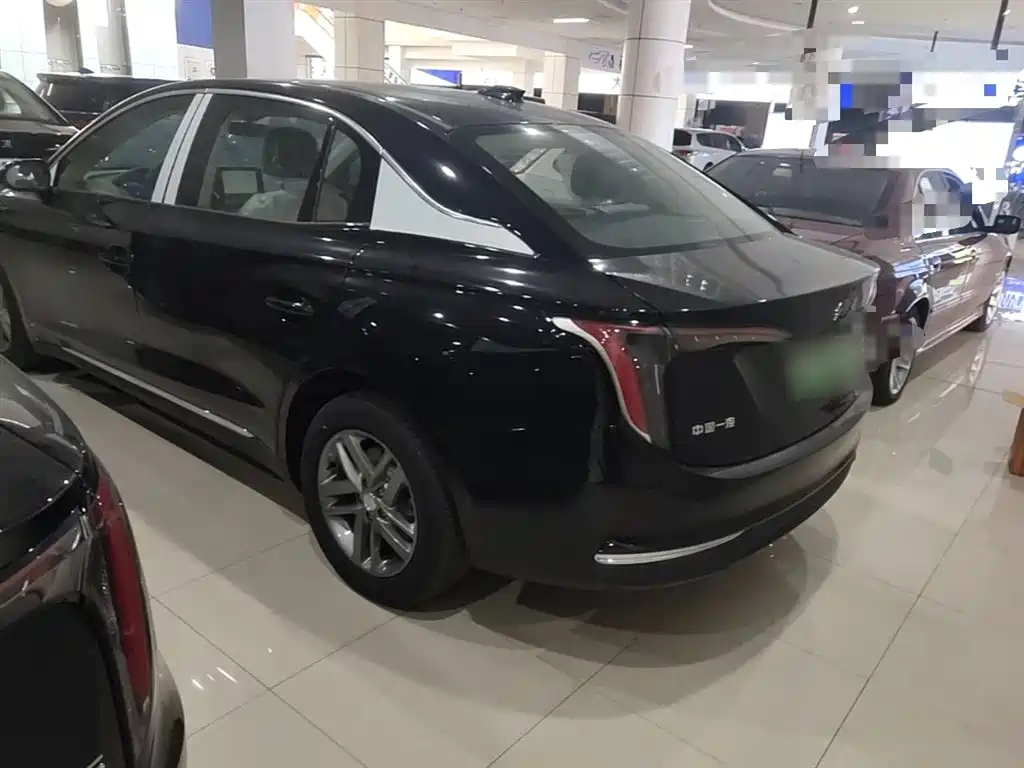 Hongqi E-QM5 2025 Model 500km Travel Edition фото 5