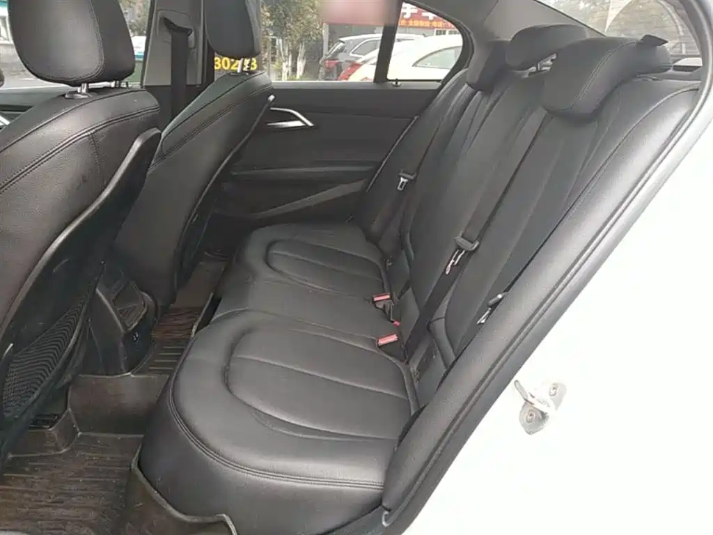 BMW 1 Series 2018 Facelift 118i Sport фото 17