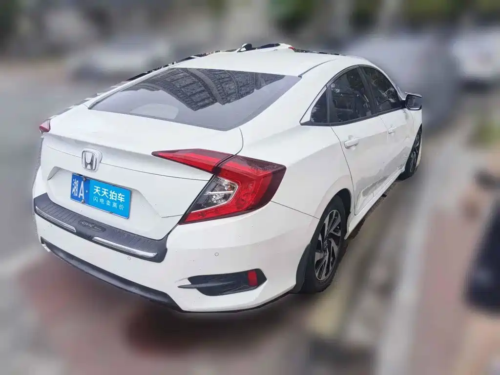 Фото 2 - Honda Civic