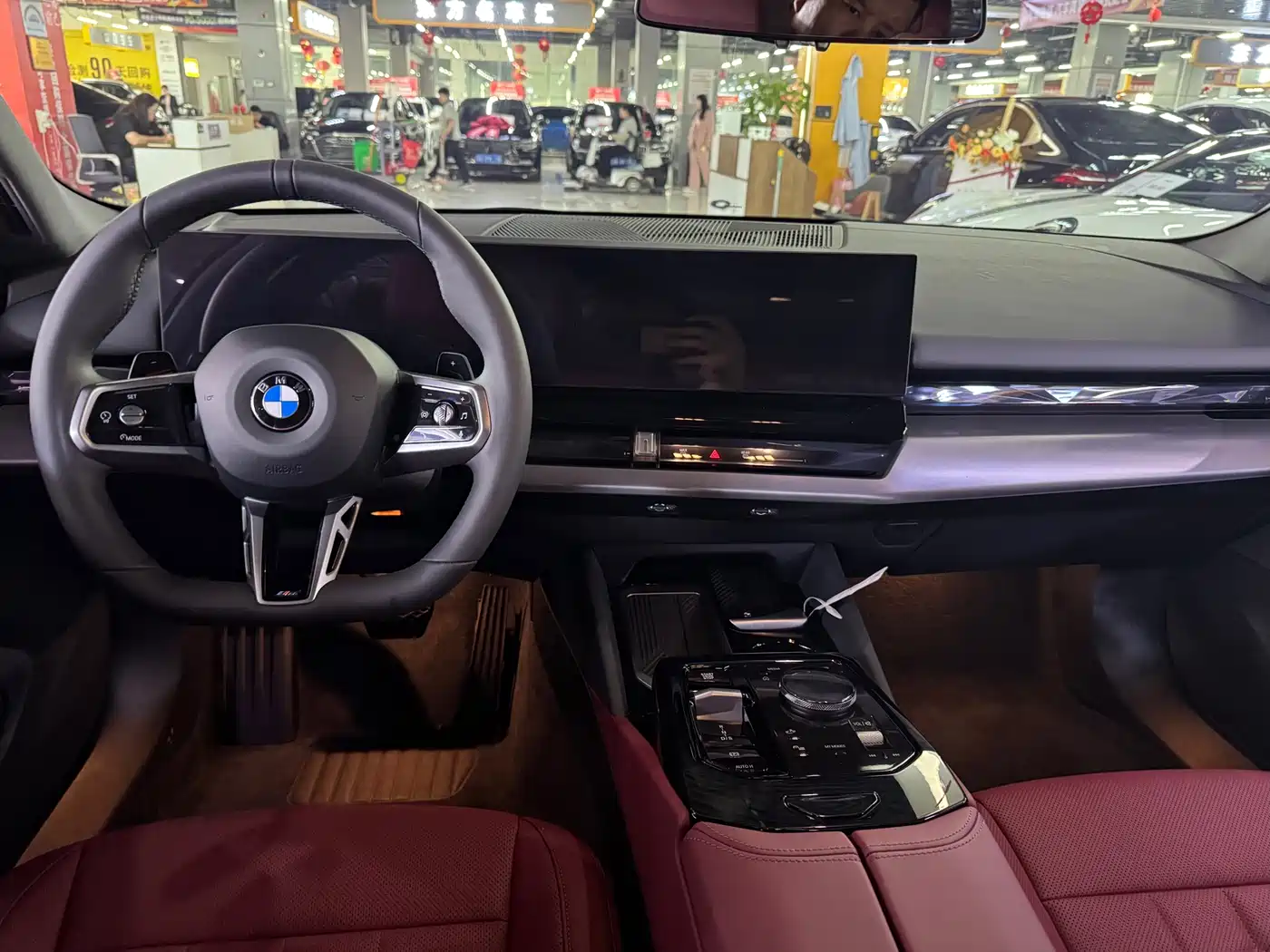 BMW 5 Series 2025 530Li Leading M Sport Package фото 12