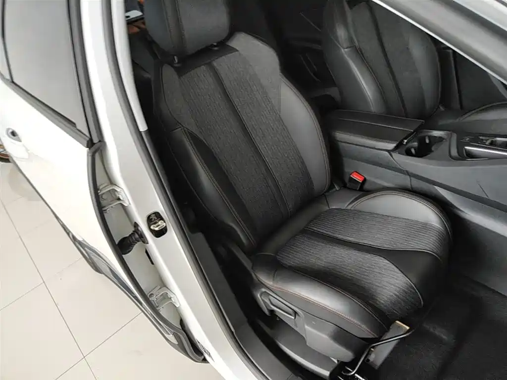 Peugeot 5008 2017 350THP 7-seat Elite Edition фото 25