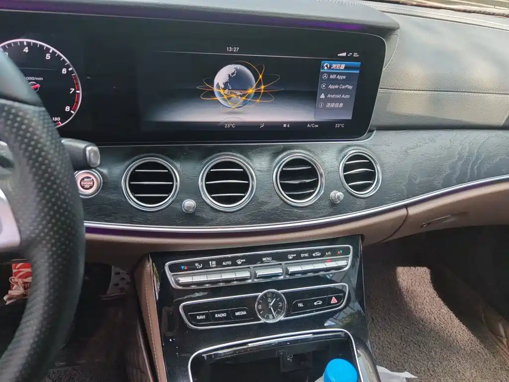 Фото 9 - Mercedes-Benz E-Class
