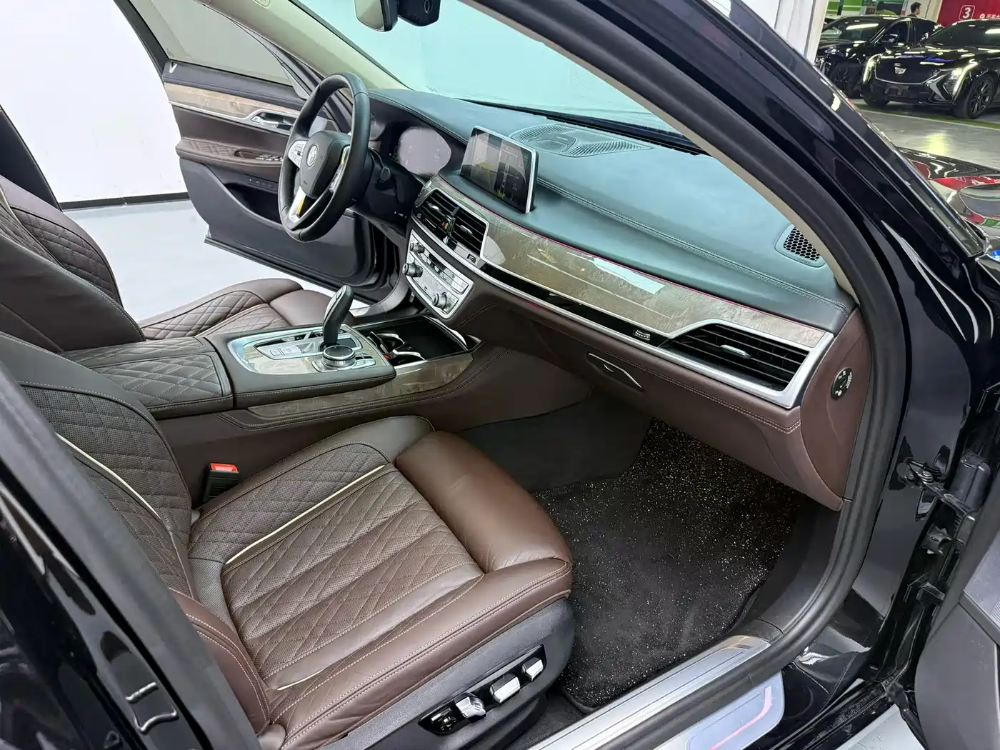 Photo 2 - BMW 7 Series