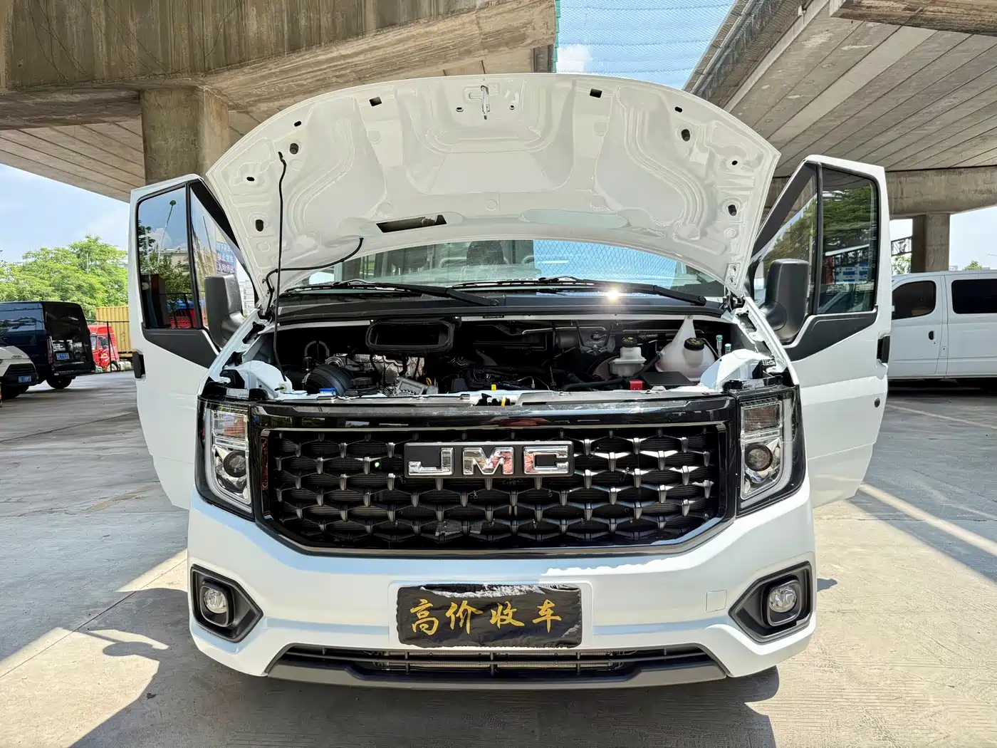 Jiangling JMC Fushun 2025 2025 Model 2.0T 6MT Diesel Short Wheelbase Medium-High Roof Commercial MPV 5/6 Seats