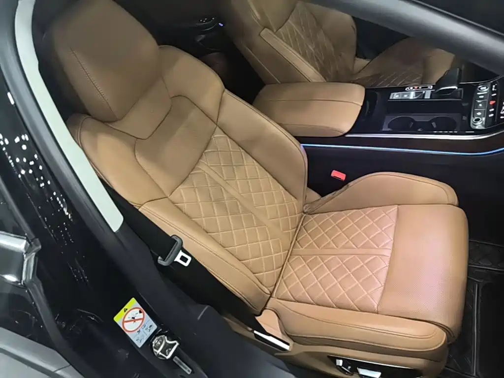 Фото 25 - Audi A8