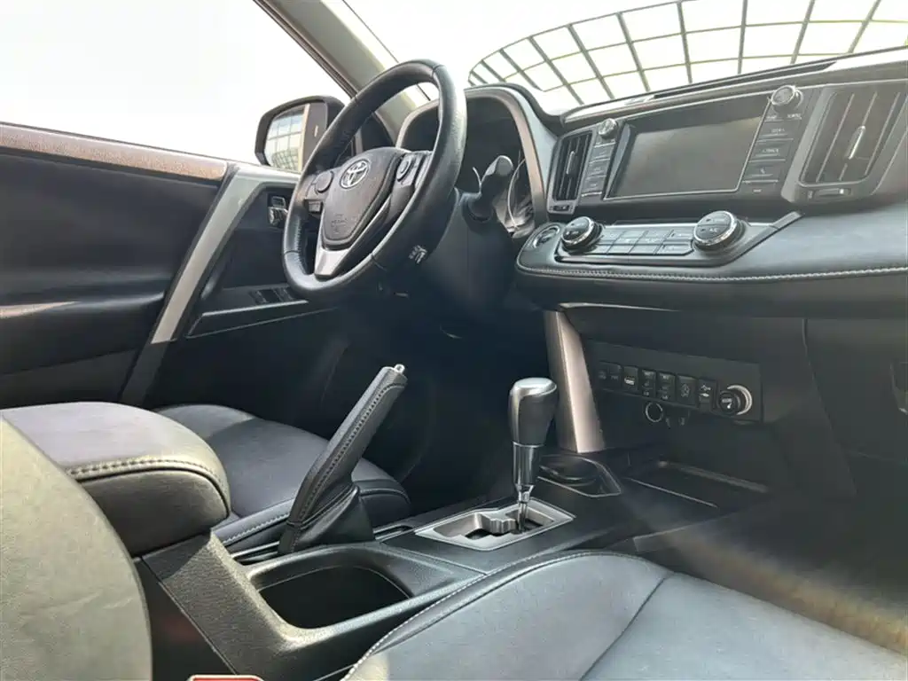 Toyota RAV4 Rongfang 2016 2.0L CVT 2WD Smart (China V) фото 24