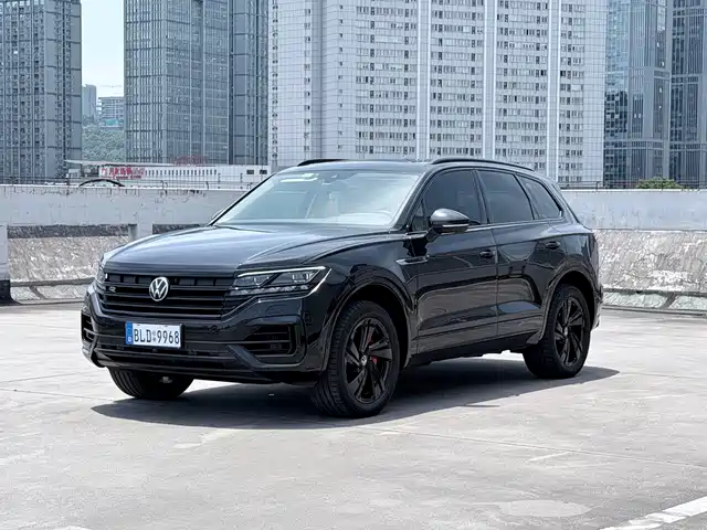 Volkswagen Touareg 2021 3.0TSI Sharp Edition with Gloss Black Sports Package — фото 1