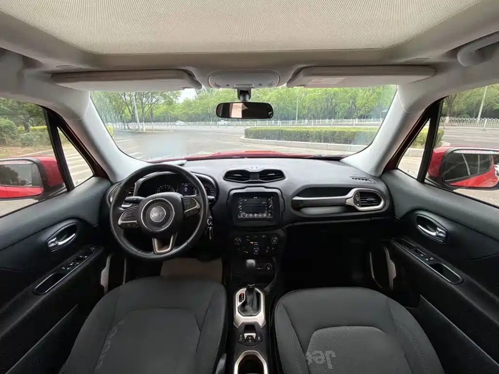 Jeep Renegade 2019 2018 Connected Large Screen Edition 180T Automatic High Energy