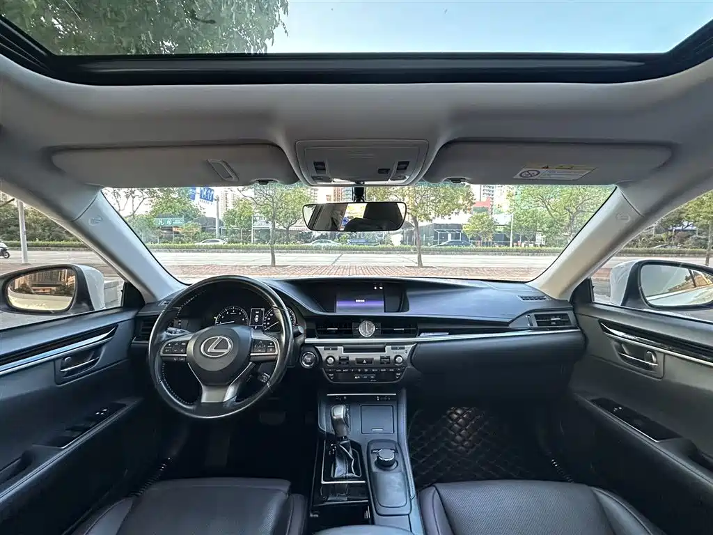 Lexus ES 2017 200 30th Anniversary Edition фото 5
