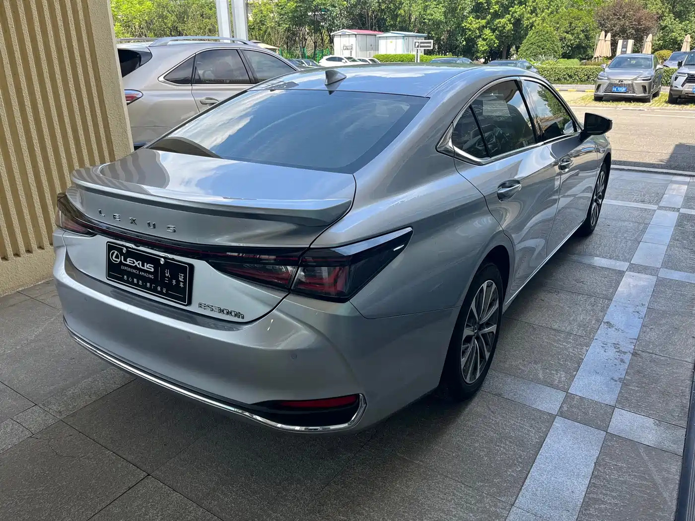 Фото 7 - Lexus ES