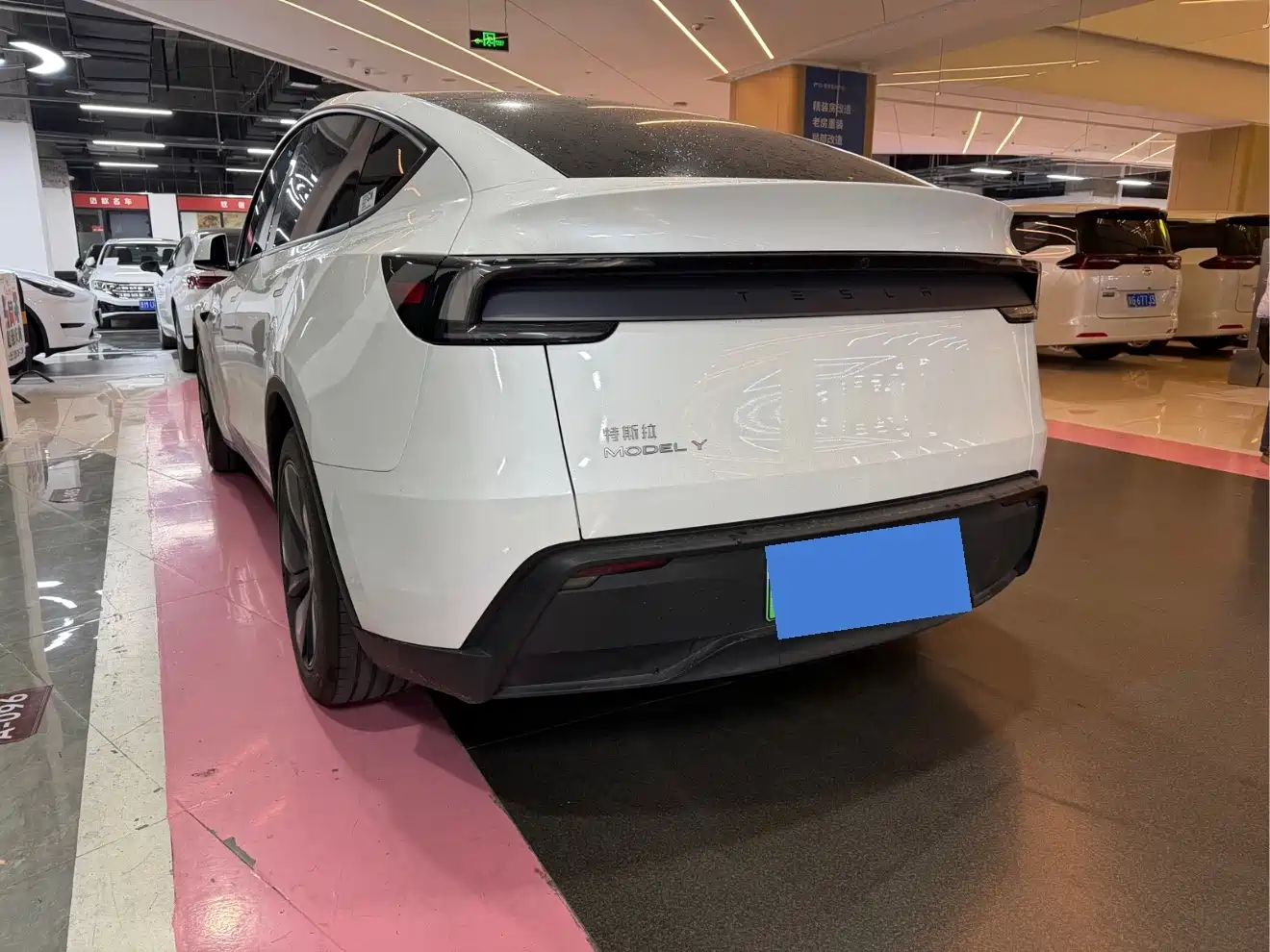 TESLA MODEL Y
