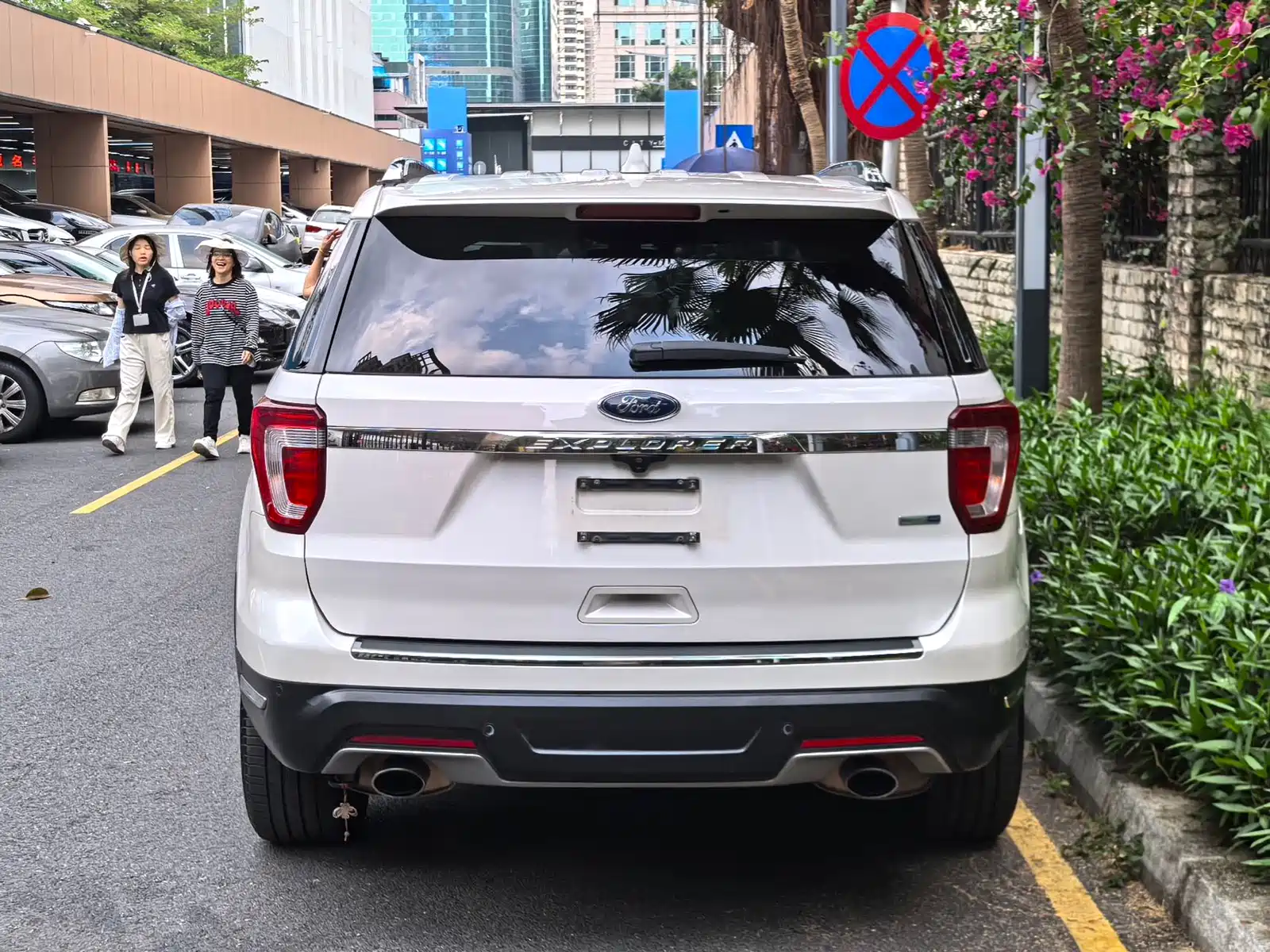 Photo 9 - Ford Explorer (Import)