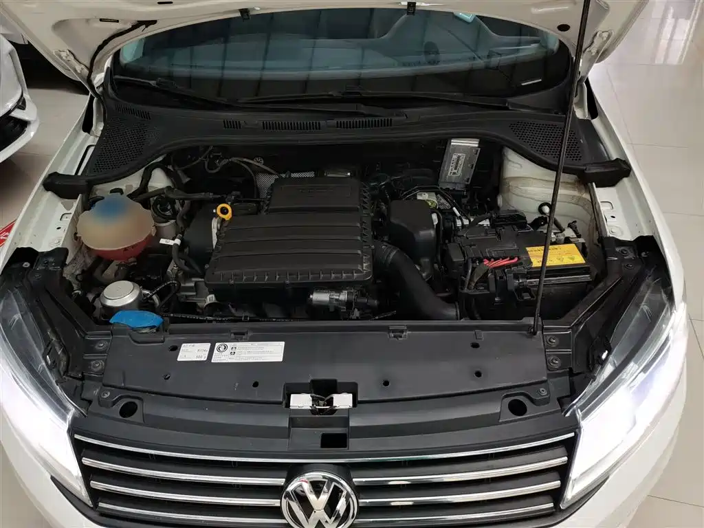 VOLKSWAGEN SANTANA