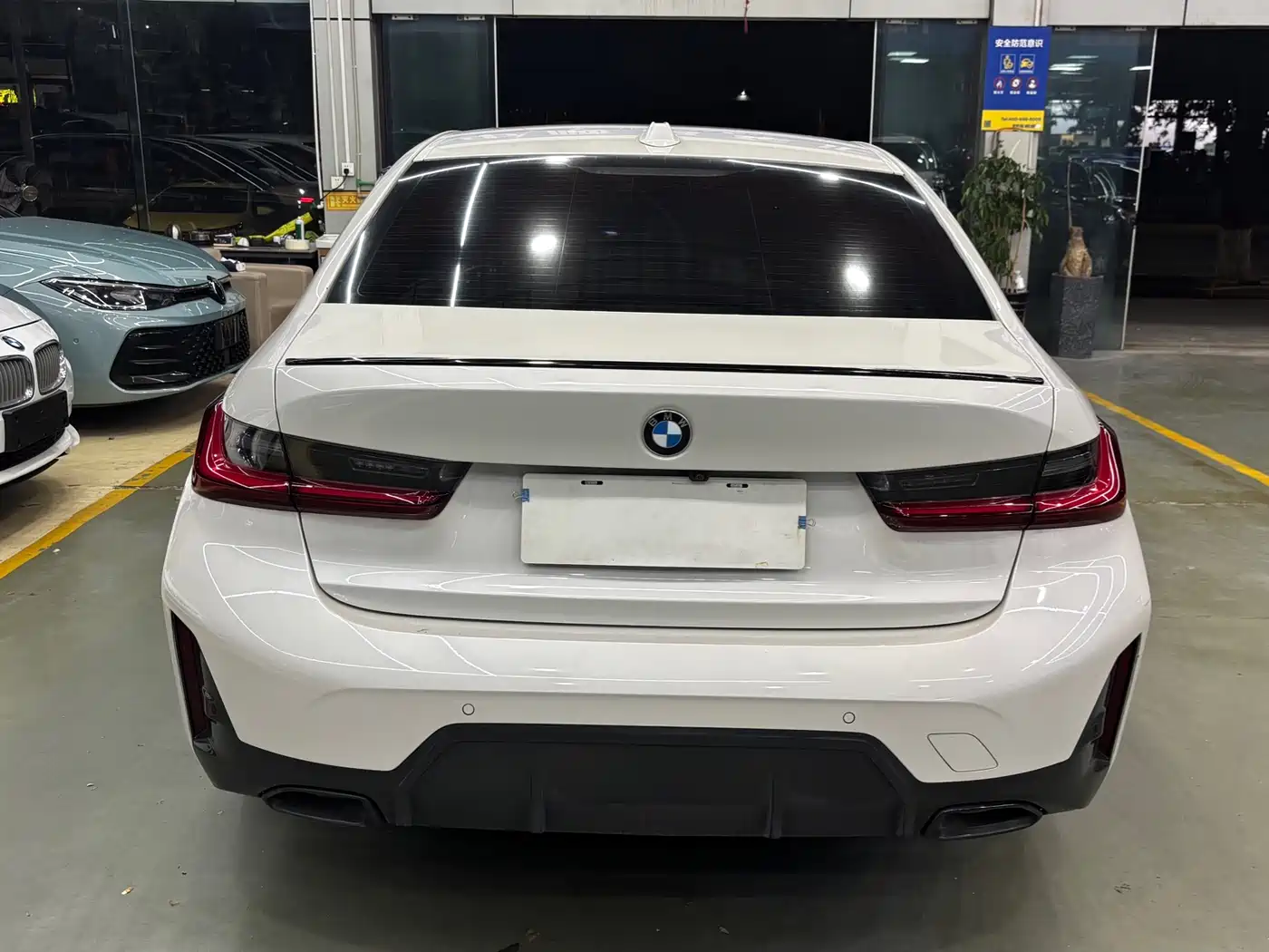 BMW 3 Series 2023 325Li M Sport Black Night Package фото 12