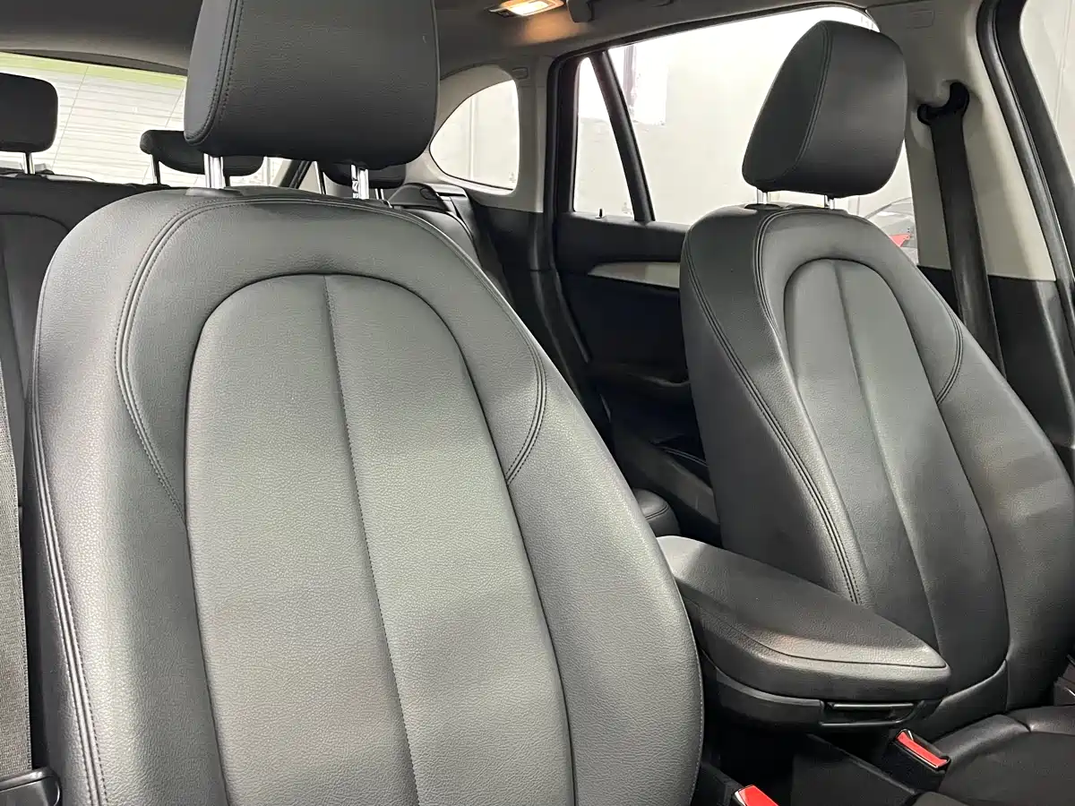 BMW X1 2016 sDrive18Li Premium Model фото 14