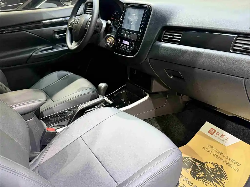 MITSUBISHI OUTLANDER