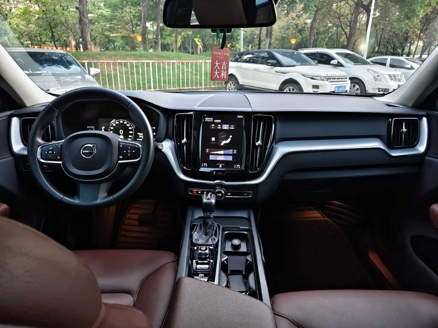 Фото 10 - Volvo XC60