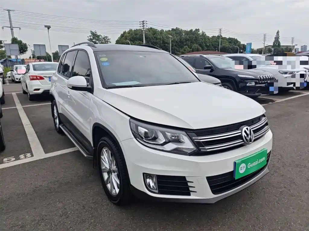 VOLKSWAGEN TIGUAN