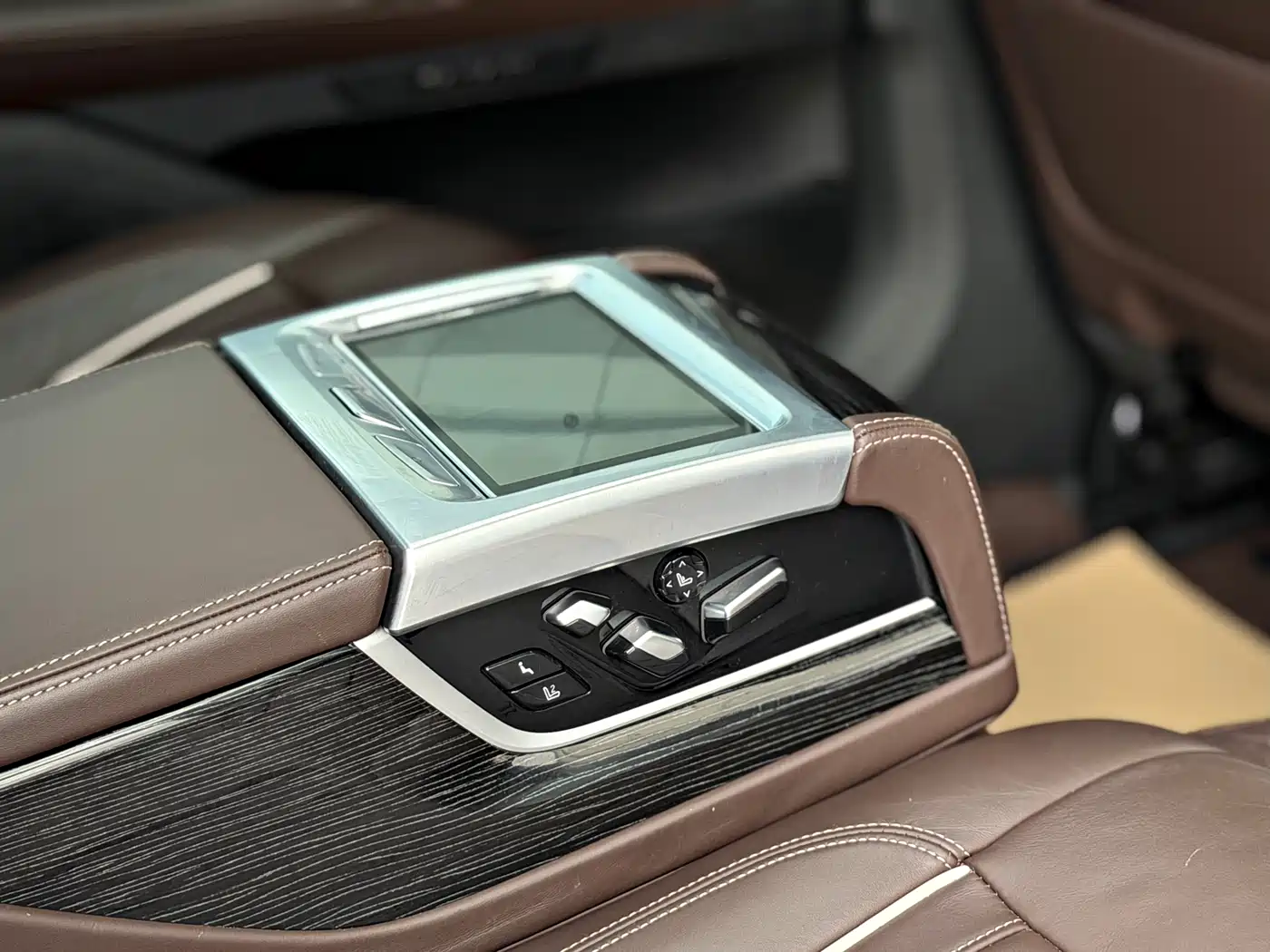BMW 7 Series 2019 730Li M Sport Package фото 13