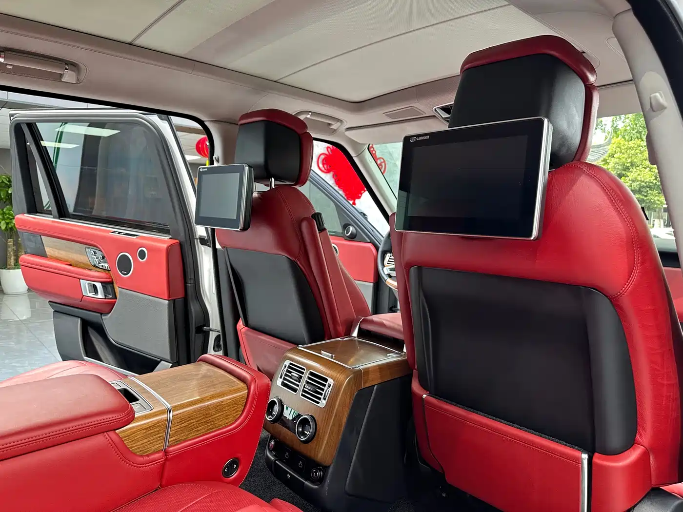 Land Rover Range Rover 2022 3.0 L6 400PS Prestige Genesis Extended Edition фото 14