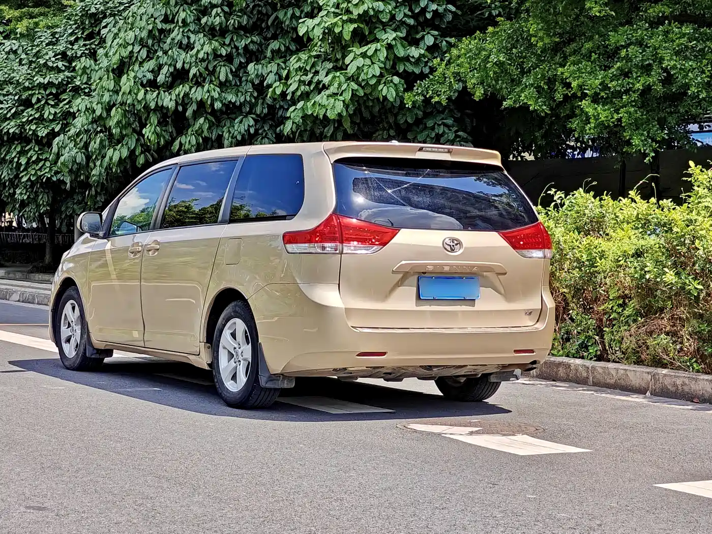 Toyota Sienna фото 10
