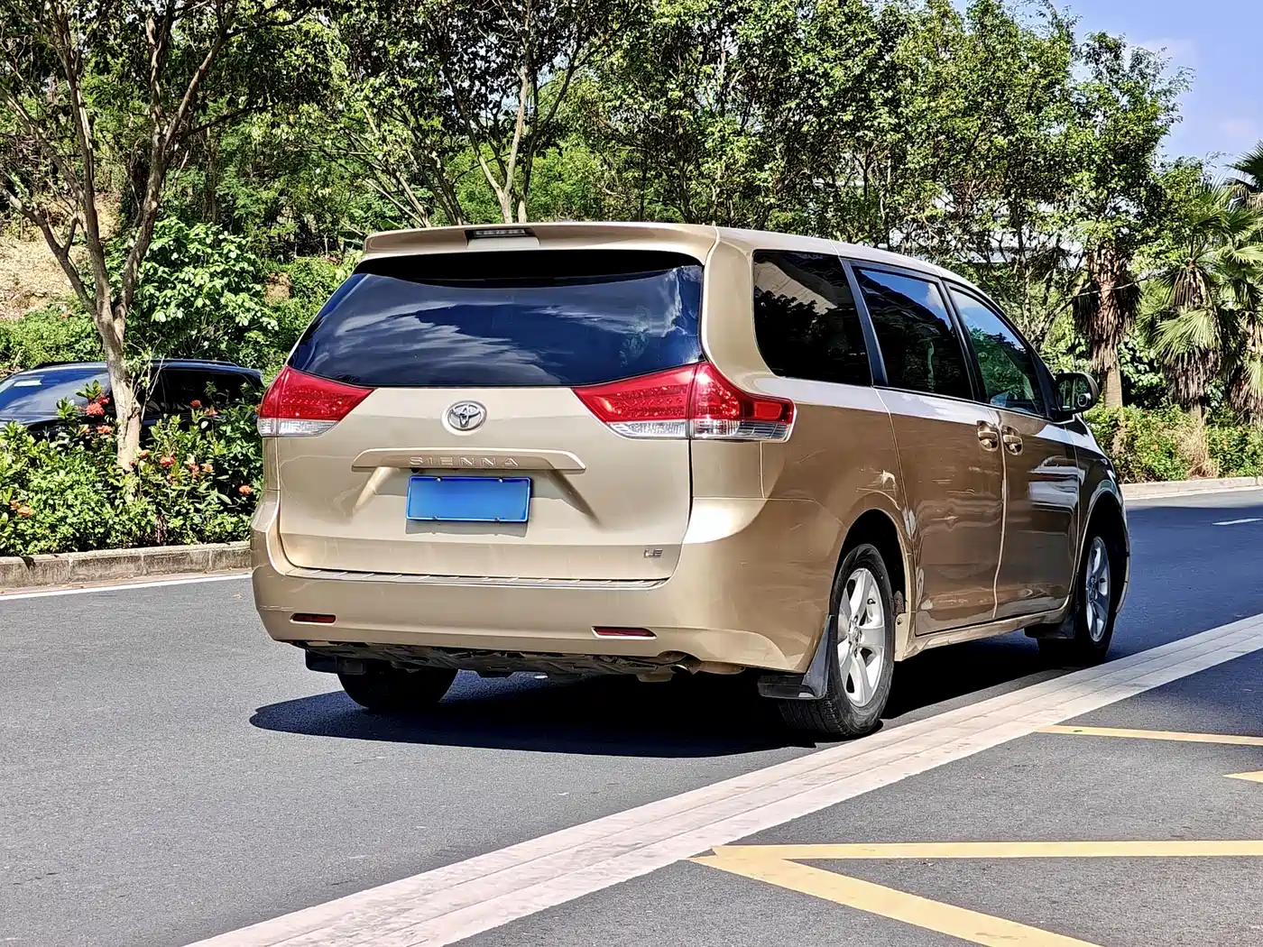 Toyota Sienna фото 12