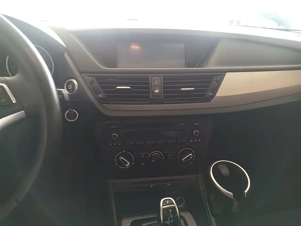 BMW X1 2014 sDrive18i Fashion Edition фото 13