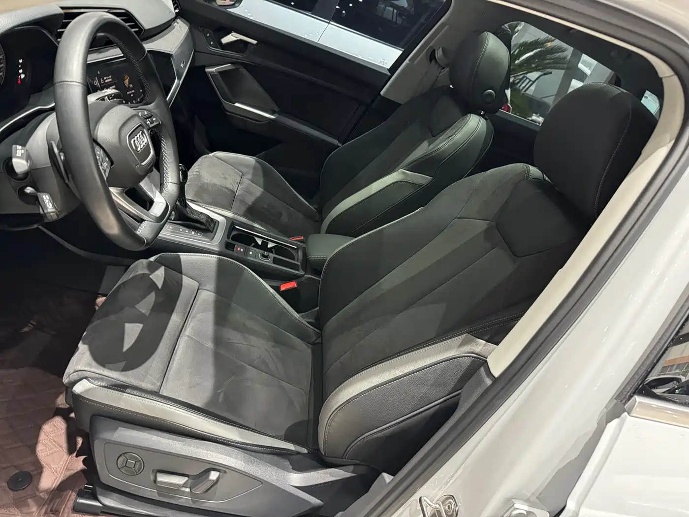 Audi Q3 2023 35 TFSI Fashion Dynamic Model (1.5T) фото 13