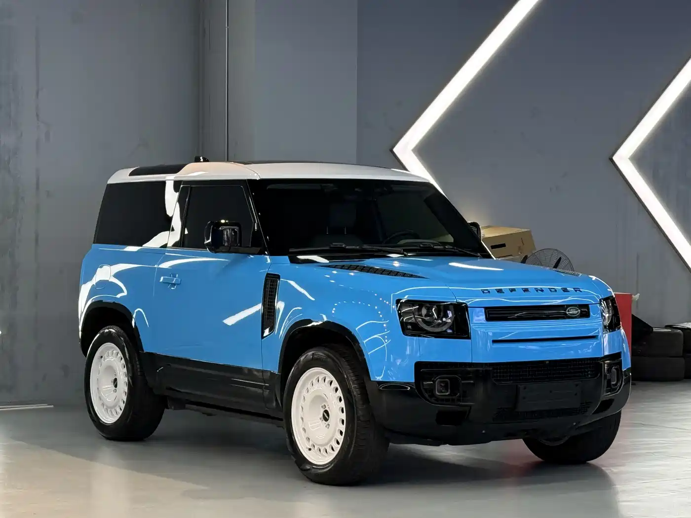 Photo 3 - Land Rover Defender