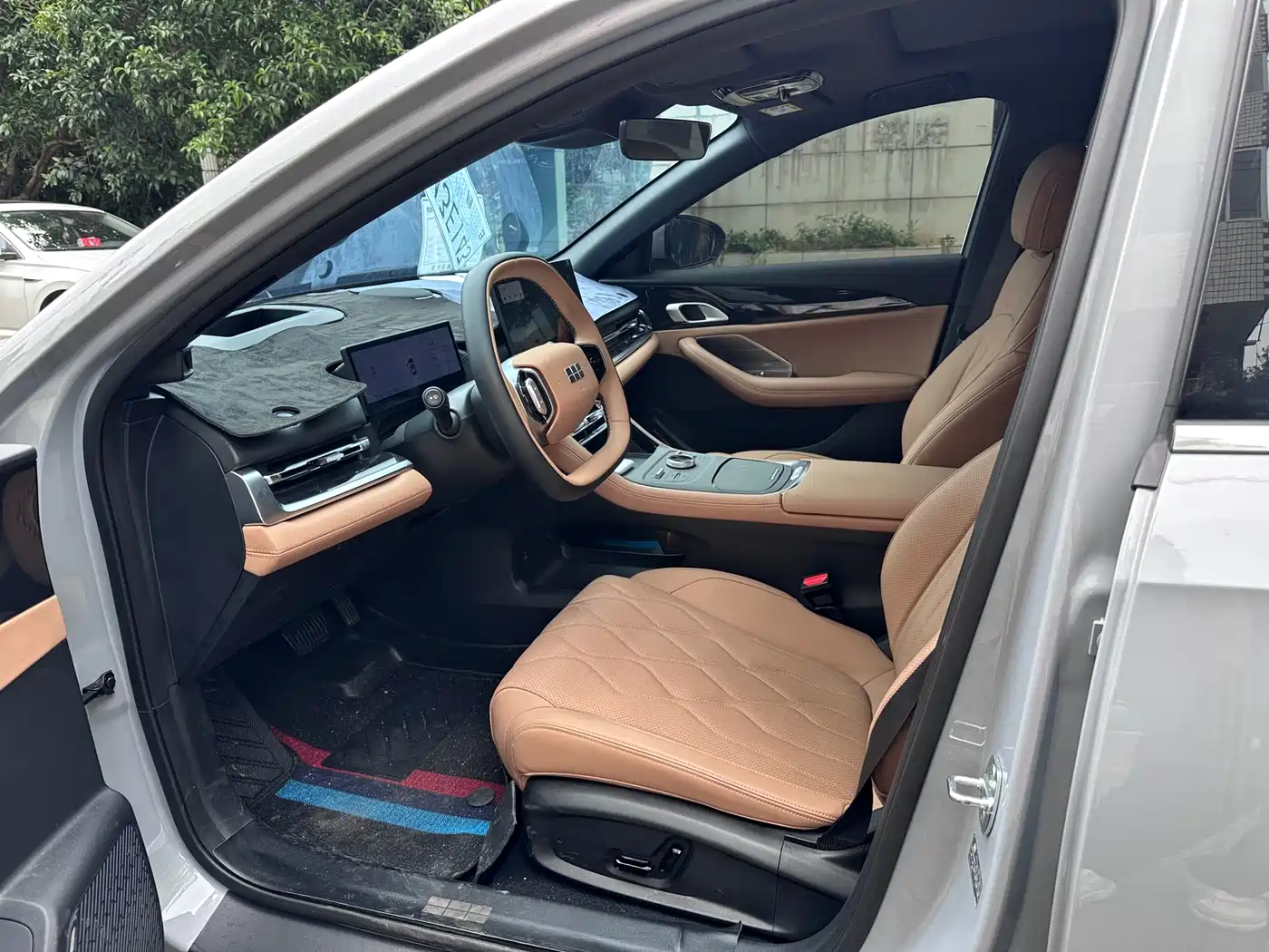 Geely Galaxy Galaxy A7 2025 EM-i 70km Luxury Edition фото 6
