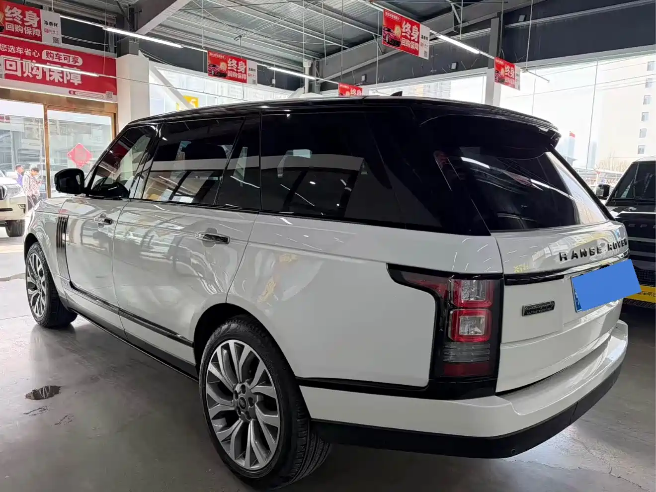 Land Rover Range Rover 2015 3.0 SC V6 Vogue SE Genesis Extended Edition фото 11