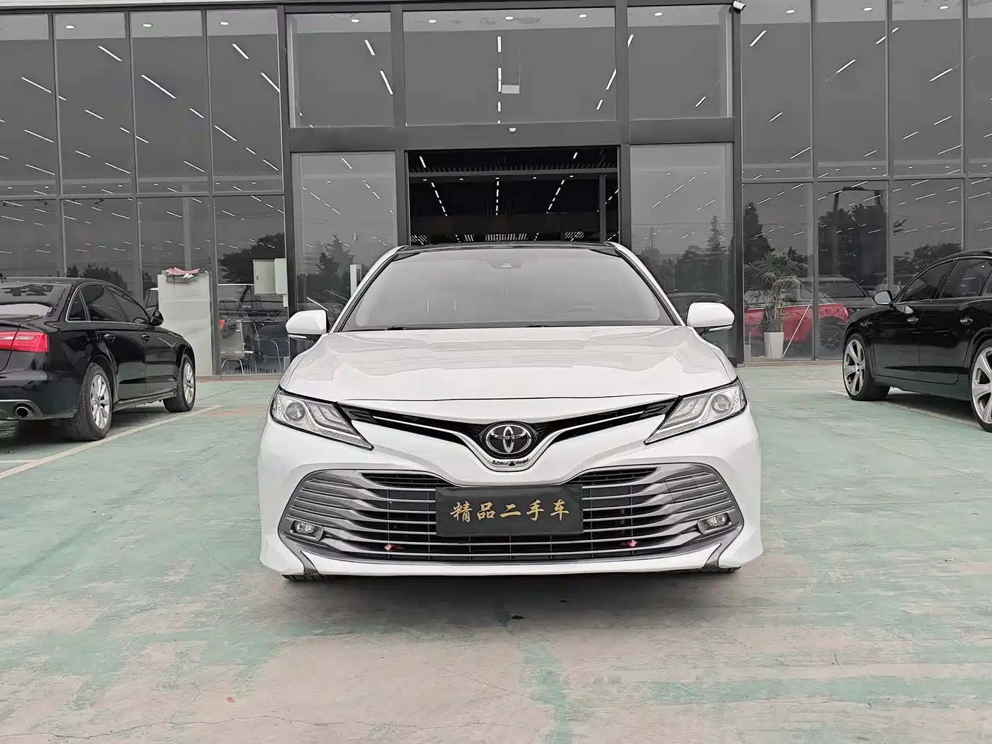 Toyota Camry 2019 2.5G Luxury Edition China VI фото 2