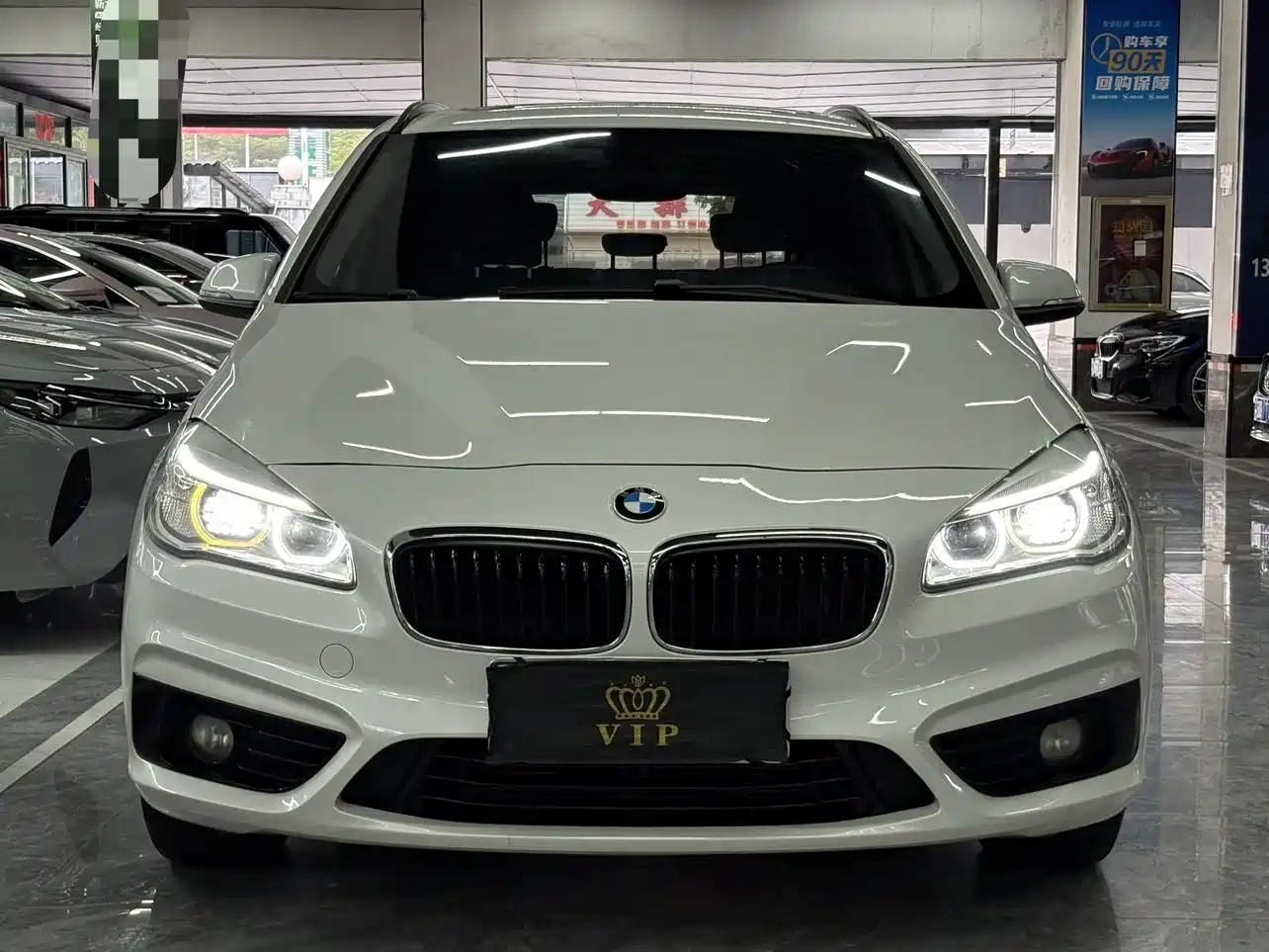 BMW 2 Series Touring 2016 218i Sport Design Package фото 3