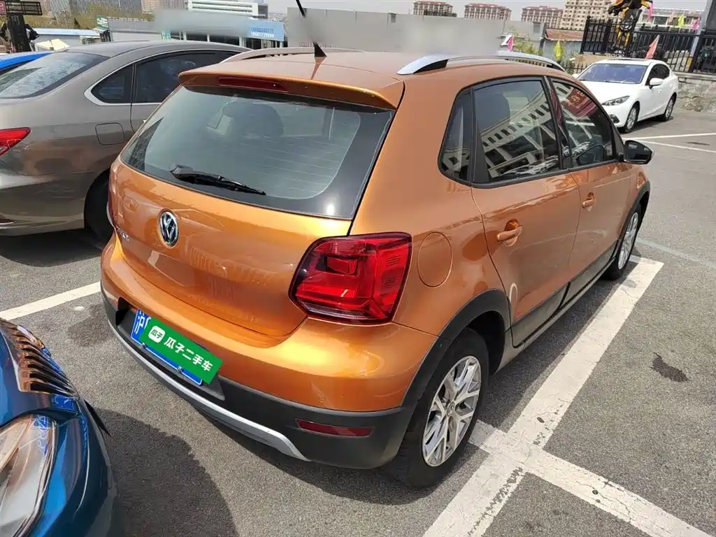Volkswagen Polo 2016 1.6L Cross Polo Automatic фото 7