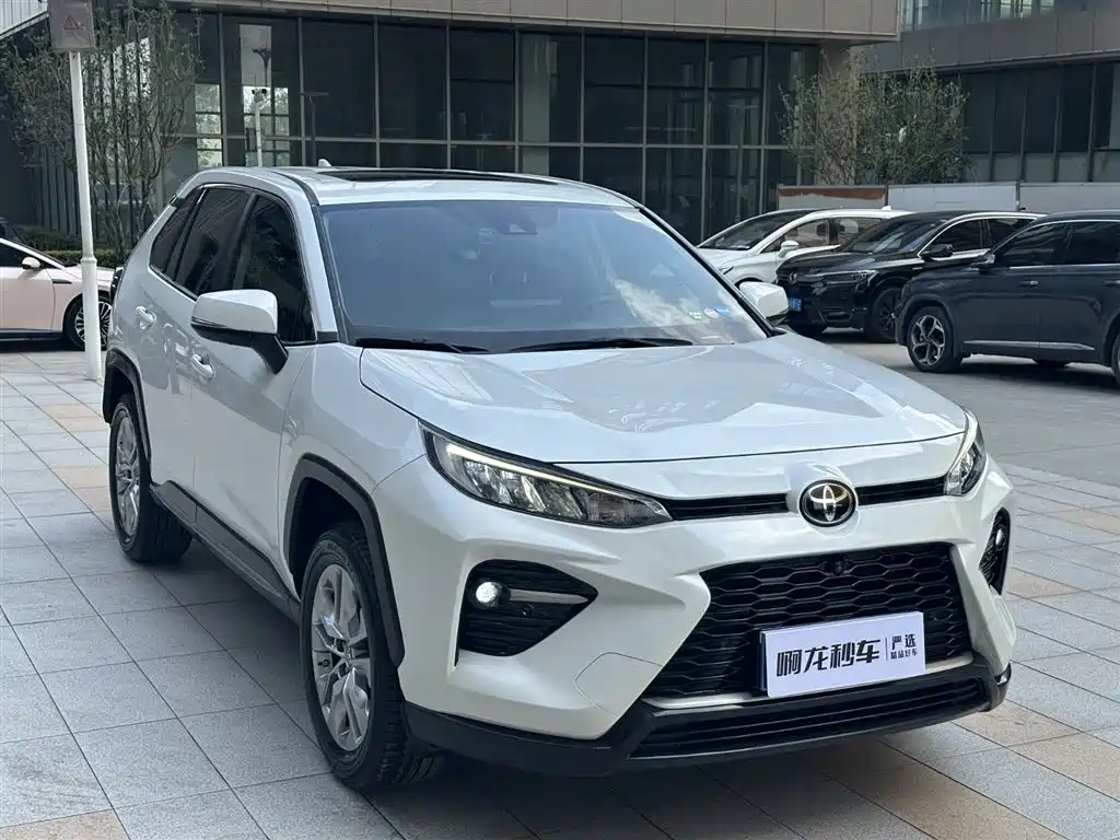 Toyota Wildlander 2022 2.0L CVT FWD Luxury PLUS Edition фото 4