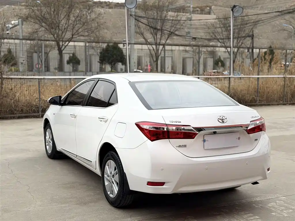 Toyota Corolla 2016 1.6L CVT GL-i Cool Edition фото 8